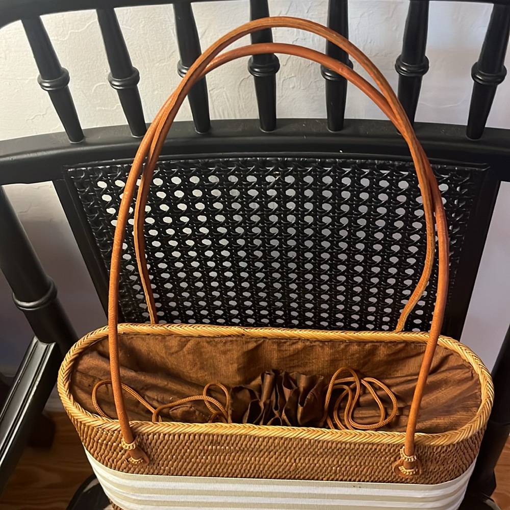 Bosum buddies like new hand bag. - Picture 4 of 9